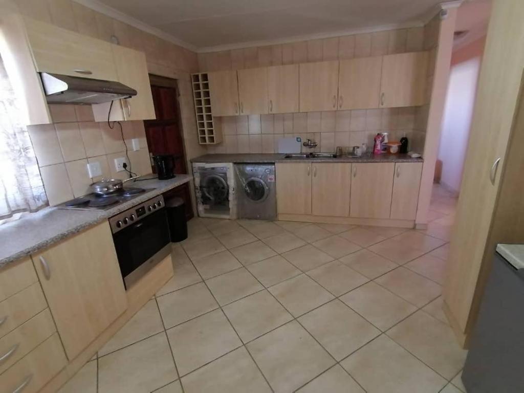 Jjp Self Catering - Three Bedroom House Lüderitz Dış mekan fotoğraf