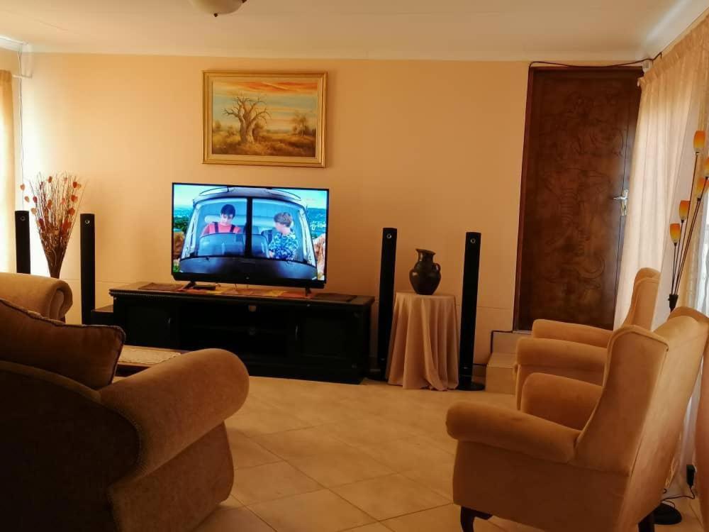 Jjp Self Catering - Three Bedroom House Lüderitz Dış mekan fotoğraf