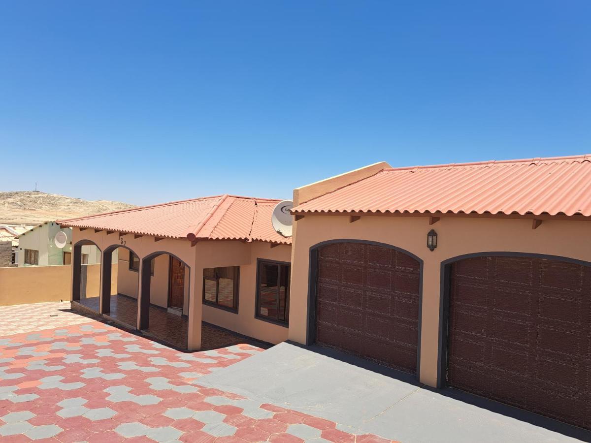 Jjp Self Catering - Three Bedroom House Lüderitz Dış mekan fotoğraf